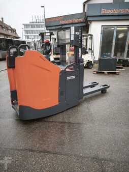 Gerbeurs à conducteur porté debout 2022  Toyota SPE200D (1)