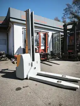 Hochhubwagen 1997  Jungheinrich EMC 10G (3)