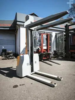 Hochhubwagen 1997  Jungheinrich EMC 10G (6)