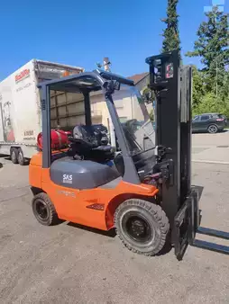 Empilhador a gás 2006  Toyota 42-7 FGF25 (2)