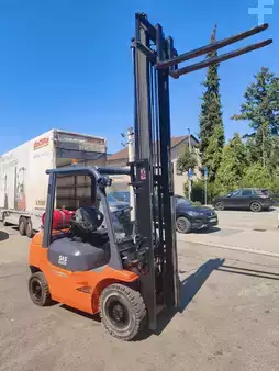 Empilhador a gás 2006  Toyota 42-7 FGF25 (6)