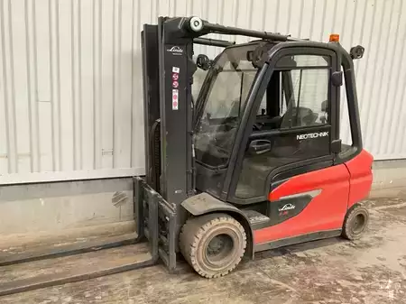 Elektromos 4 kerekű 2024  Linde E35L-01 BR1252 (2)