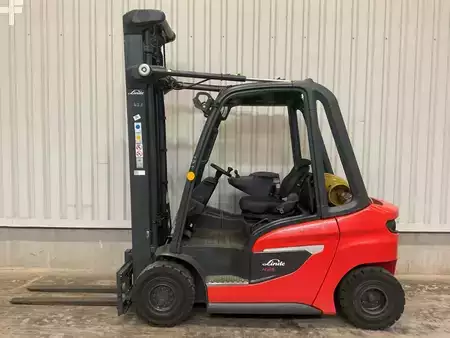 Gázüzemű targoncák 2021  Linde H25T-01 BR1202 (1)