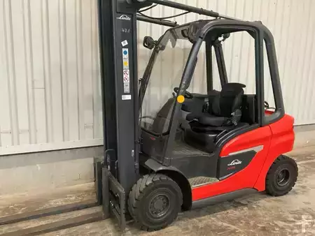 Gázüzemű targoncák 2021  Linde H25T-01 BR1202 (2)