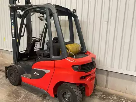 Gázüzemű targoncák 2021  Linde H25T-01 BR1202 (3)