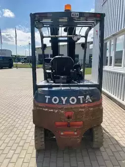 Elektro 4 Rad 2015  Toyota 8FBMT35 (3)