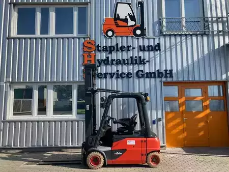 Chariots électriques à 4 roues 2019 Linde E20PL-02 (1)