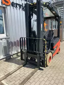 Chariots électriques à 4 roues 2018 Linde E25R-01 Neue Batterie (2)
