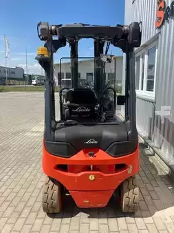 Chariots électriques à 4 roues 2018 Linde E25R-01 Neue Batterie (3)