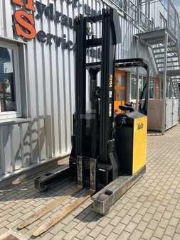 Reach Trucks 2005  Yale MR 14 (2)