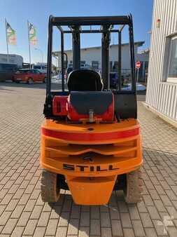 Gázüzemű targoncák 2007  Still R70-20T Compact (3)