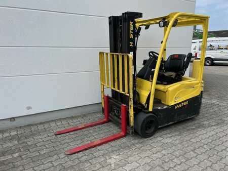 Chariot 3 roues électrique 2011  Hyster J 1.8 XNT MWB (2)