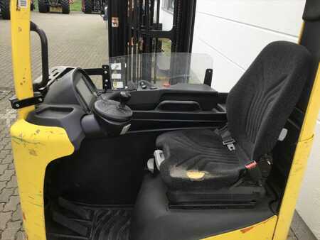 Chariot à mât rétractable 2014  Hyster R 1.6 (5)