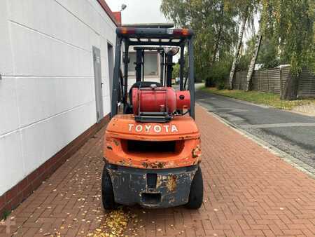 LPG VZV 2005  Toyota 02-7FGF30 (4)