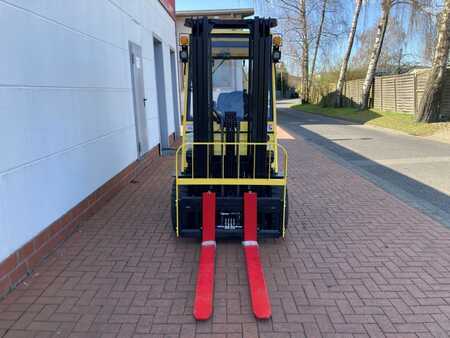 Eléctrico - 4 rodas 2024 Hyster J 2.0 UTL (2)