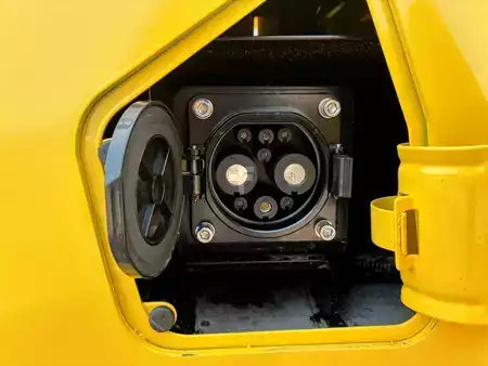 Elektromos 4 kerekű 2025  Hyster J 3.5 XTLG (8)