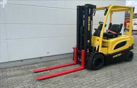 Chariot 4 roues électrique 2023  Hyster J 3.0 XN (3)