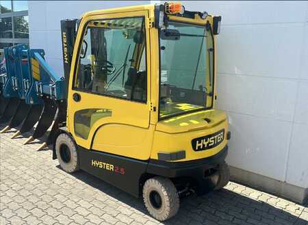 Chariot 4 roues électrique 2024  Hyster J 2.5 XN (3)