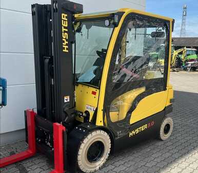 Chariot 4 roues électrique 2023  Hyster J 3.0 XN (2)