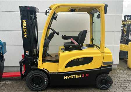 Chariot 4 roues électrique 2023  Hyster J 3.0 XN (1)