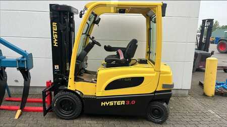 Chariot 4 roues électrique 2023  Hyster J 3.0 XN (1)