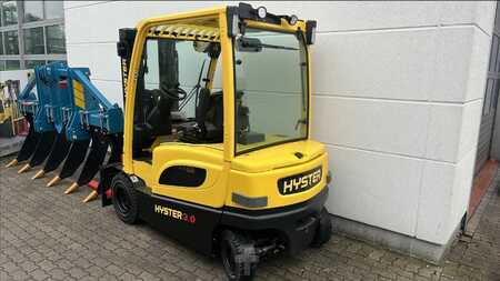 Chariot 4 roues électrique 2023  Hyster J 3.0 XN (2)