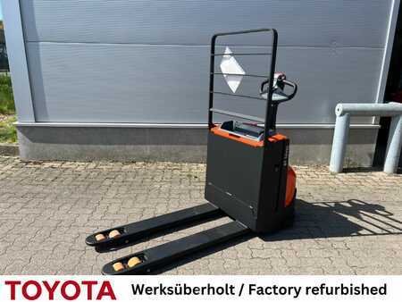 Transpaleta eléctrica 2020  Toyota LWE 160 (1)