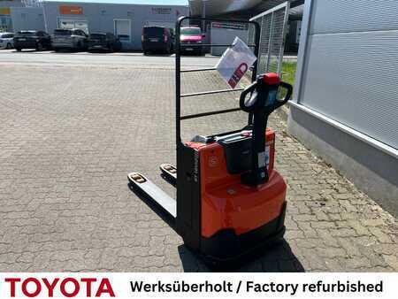 Transpaleta eléctrica 2020  Toyota LWE 160 (2)