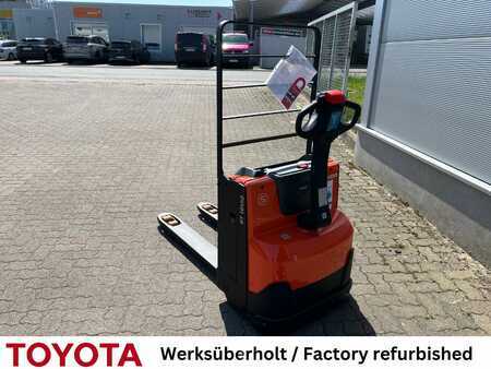 Transpaleta eléctrica 2020  Toyota LWE 160 (2)