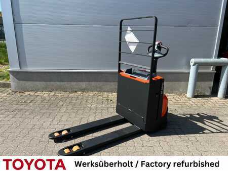 Transpaleta eléctrica 2020  Toyota LWE 160 (1)