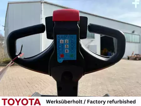 Elektromos emelőkocsik 2020  Toyota LWE 160 / Akku 100% (4)