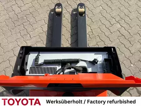 Elektromos emelőkocsik 2020  Toyota LWE 160 / Akku 100% (5)