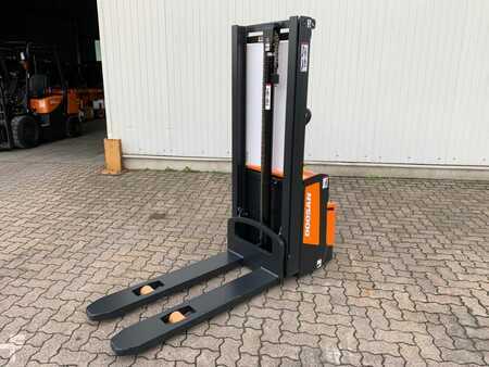 Apilador eléctrico Doosan BSL 13S-7C