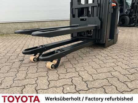 Apilador eléctrico 2019  Toyota SPE 120 L / Akku überh.! (2)