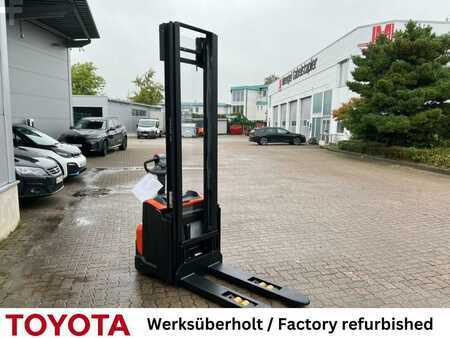 Wózek wysokiego podnoszenia 2019  Toyota SWE 120 L (5)