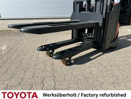 Wózek wysokiego podnoszenia 2020  Toyota SWE 120 L / Akku neu! (2)