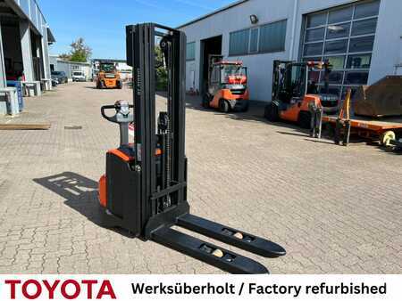 Wózek wysokiego podnoszenia 2020  Toyota SWE 120 L / Akku neu! (4)