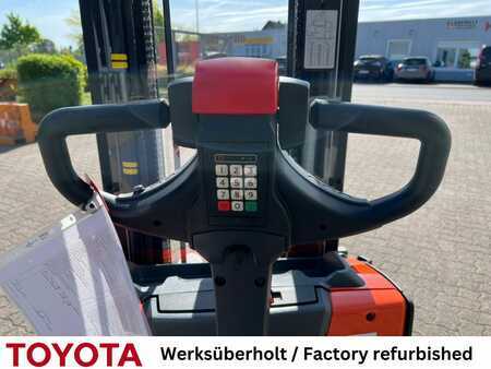 Wózek wysokiego podnoszenia 2020  Toyota SWE 120 L / Akku neu! (7)
