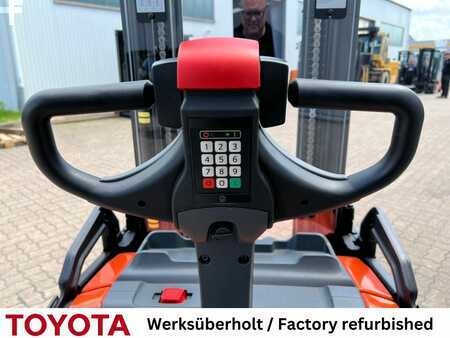 Apilador eléctrico 2018  Toyota SWE 160 L / Akku überh! (5)