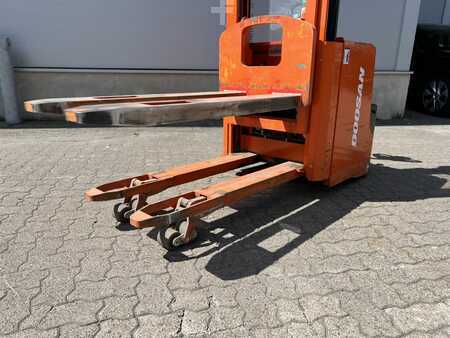 Magasemelésű béka 2012  Doosan LEDS 16 I / 750 Std.! (2)