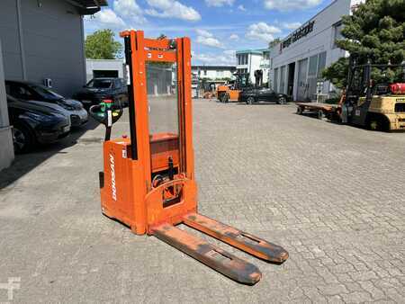 Magasemelésű béka 2012  Doosan LEDS 16 I / 750 Std.! (4)