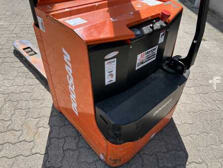 Magasemelésű béka 2012  Doosan LEDS 16 I / 750 Std.! (5)