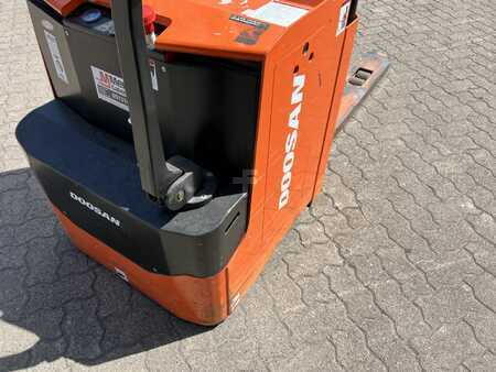 Magasemelésű béka 2012  Doosan LEDS 16 I / 750 Std.! (6)