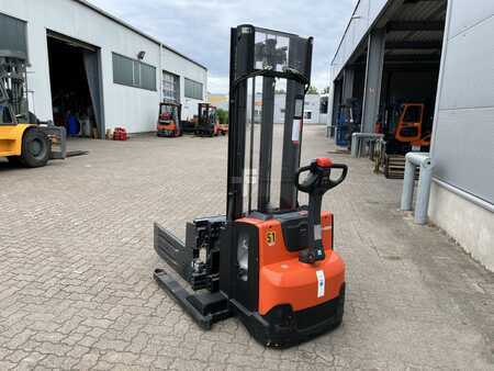 Pinontavaunu 2020  Toyota SWE 120 S, nur 150 Std! (2)