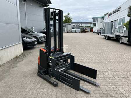 Pinontavaunu 2020  Toyota SWE 120 S, nur 150 Std! (3)