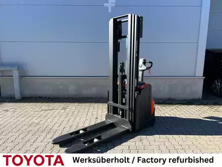 Ruční vysokozdvižný vozík 2020  Toyota SWE 120 / Akku 2026! (1)