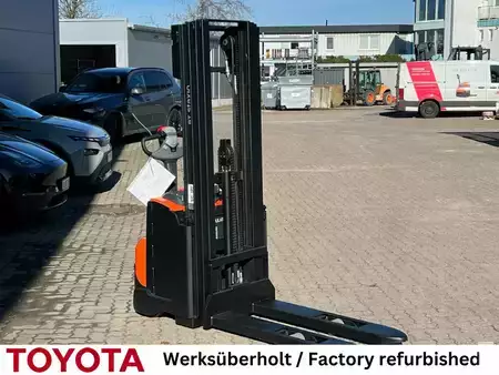 Ruční vysokozdvižný vozík 2020  Toyota SWE 120 / Akku 2026! (3)