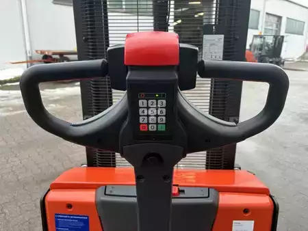 Ruční vysokozdvižný vozík 2016  Toyota SWE 120 / Akku 2023 (4)