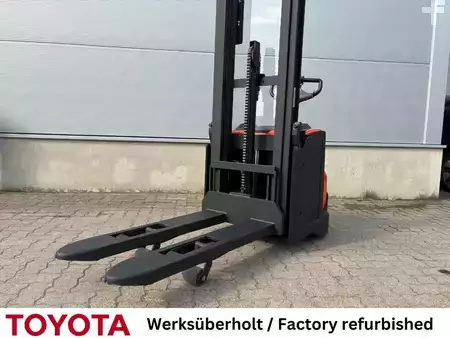 Hochhubwagen 2019  Toyota SWE 120 L / Akku neu! (6)