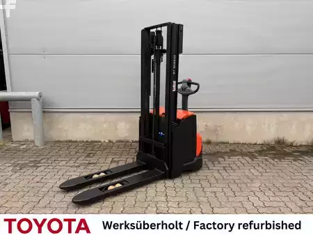 Wózek wysokiego podnoszenia 2017  Toyota SWE 120 / Akku neu! (1)